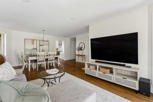 5 Sienna Hills Court Sw, Calgary, AB - Indoor Photo Showing Living Room