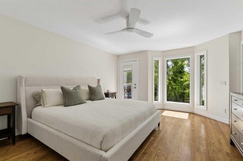 5 Sienna Hills Court Sw, Calgary, AB - Indoor Photo Showing Bedroom