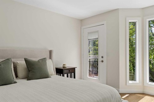 5 Sienna Hills Court Sw, Calgary, AB - Indoor Photo Showing Bedroom