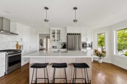5 Sienna Hills Court SW Calgary, AB T3H 2W3