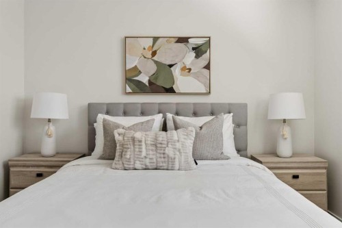 5 Sienna Hills Court Sw, Calgary, AB - Indoor Photo Showing Bedroom