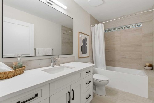 5 Sienna Hills Court Sw, Calgary, AB - Indoor Photo Showing Bathroom