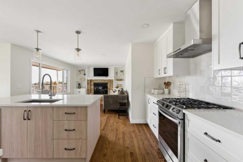 5 Sienna Hills Court Sw, Calgary, AB - Indoor Photo Showing Kitchen With Upgraded Kitchen