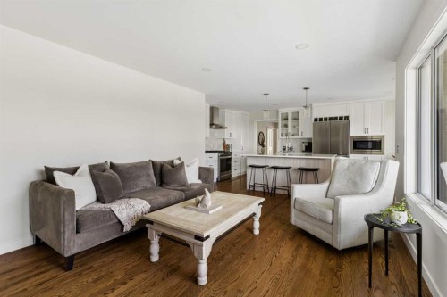 5 Sienna Hills Court Sw, Calgary, AB - Indoor Photo Showing Living Room