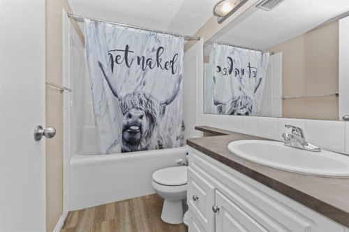 208-2000 Applevillage Court Se, Calgary, AB - Indoor Photo Showing Bathroom