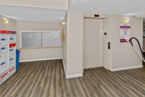 208-2000 Applevillage Court Se, Calgary, AB - Indoor Photo Showing Other Room