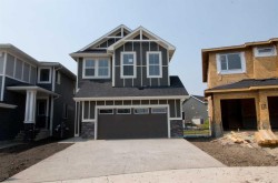 127 Sundown Crescent  Cochrane, AB T4C 1Y3