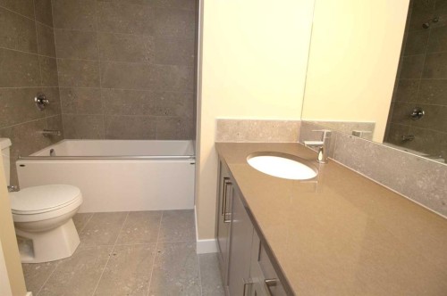 127 Sundown Crescent, Cochrane, AB - Indoor Photo Showing Bathroom