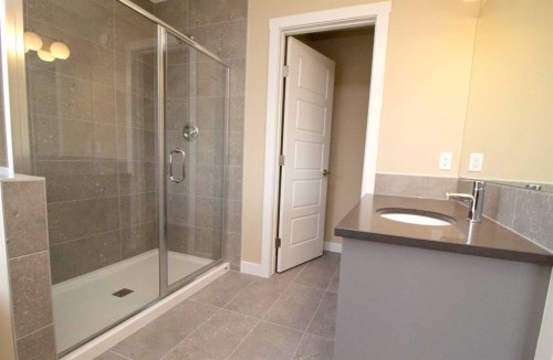 127 Sundown Crescent, Cochrane, AB - Indoor Photo Showing Bathroom