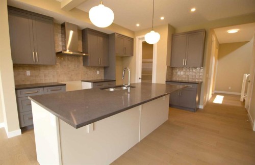 127 Sundown Crescent, Cochrane, AB - Indoor Photo Showing Kitchen