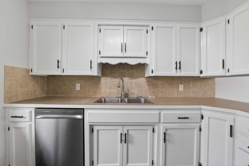 5202 56 Avenue, Olds, AB - Indoor Photo Showing Kitchen With Double Sink