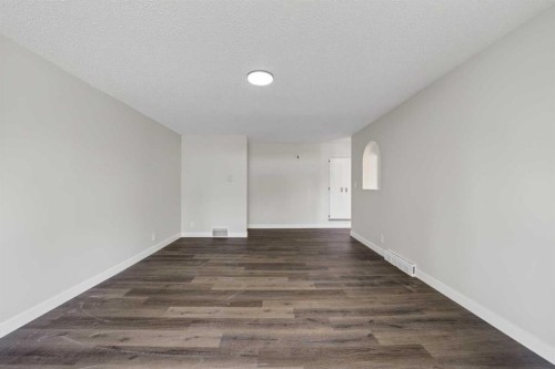 5202 56 Avenue, Olds, AB - Indoor Photo Showing Other Room