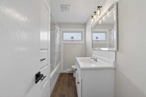5202 56 Avenue, Olds, AB - Indoor