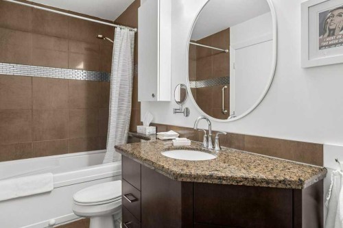 3202-210 15 Avenue Se, Calgary, AB - Indoor Photo Showing Bathroom