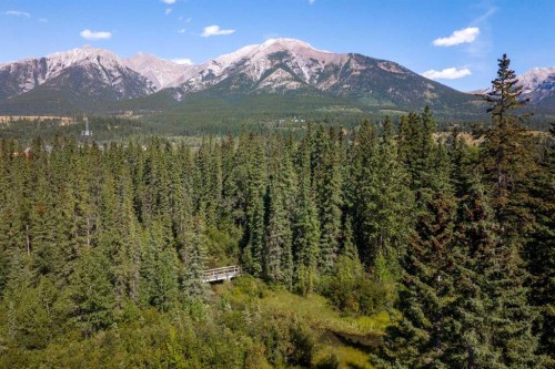 14 Pinewood Crescent, Canmore, AB 