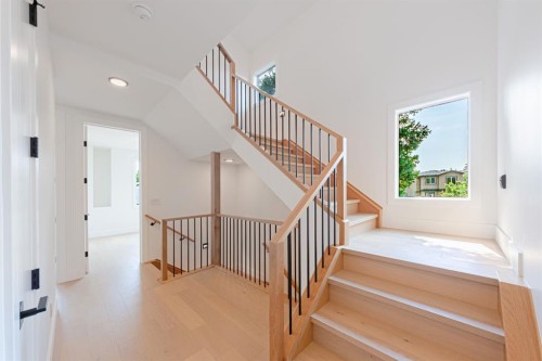 2302 Osborne Crescent Sw, Calgary, AB - Indoor Photo Showing Other Room