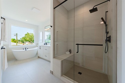 2302 Osborne Crescent Sw, Calgary, AB - Indoor Photo Showing Bathroom