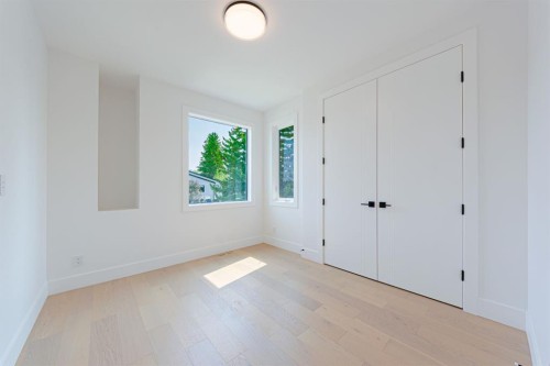 2302 Osborne Crescent Sw, Calgary, AB - Indoor Photo Showing Other Room