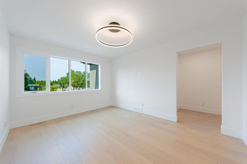 2302 Osborne Crescent Sw, Calgary, AB - Indoor Photo Showing Other Room