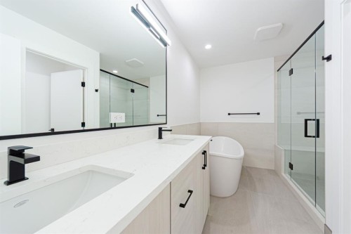 2302 Osborne Crescent Sw, Calgary, AB - Indoor Photo Showing Bathroom