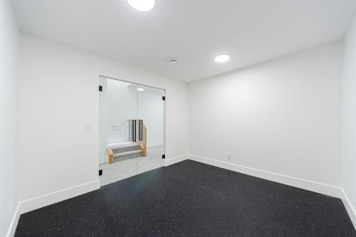 2302 Osborne Crescent Sw, Calgary, AB - Indoor Photo Showing Other Room