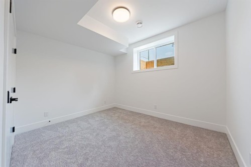 2302 Osborne Crescent Sw, Calgary, AB - Indoor Photo Showing Other Room