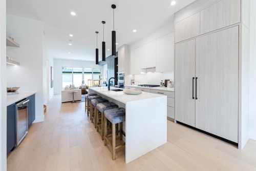 2302 Osborne Crescent Sw, Calgary, AB - Indoor Photo Showing Kitchen With Upgraded Kitchen