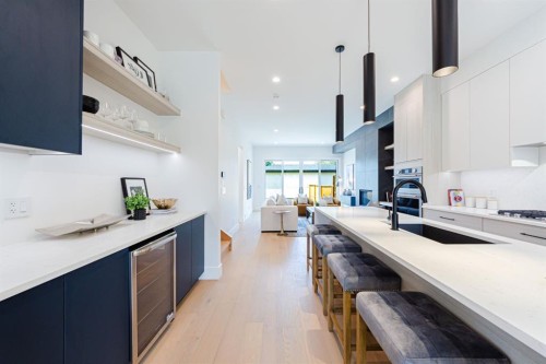 2302 Osborne Crescent Sw, Calgary, AB - Indoor Photo Showing Kitchen With Upgraded Kitchen