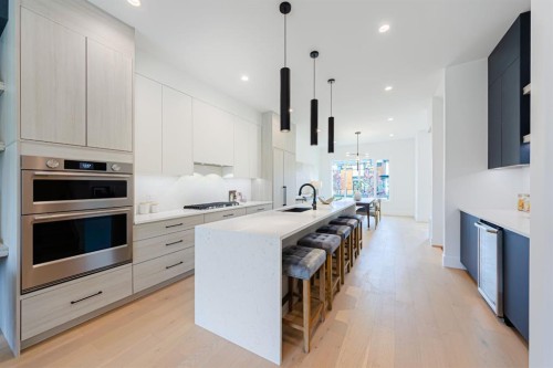 2302 Osborne Crescent Sw, Calgary, AB - Indoor Photo Showing Kitchen With Upgraded Kitchen