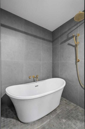 2316 State Road Sw, Calgary, AB - Indoor Photo Showing Bathroom