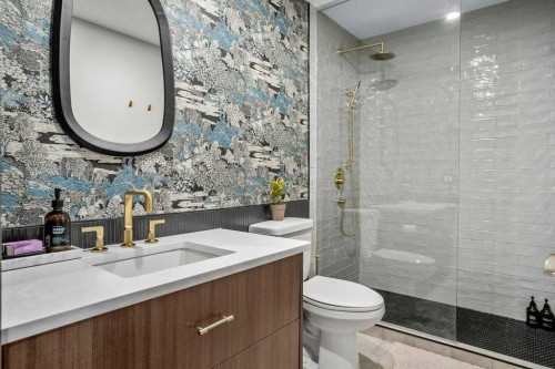 2316 State Road Sw, Calgary, AB - Indoor Photo Showing Bathroom