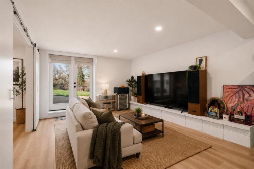 2316 State Road Sw, Calgary, AB - Indoor Photo Showing Living Room