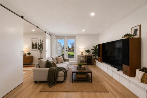 2316 State Road Sw, Calgary, AB - Indoor Photo Showing Living Room
