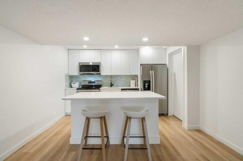 2316 State Road Sw, Calgary, AB - Indoor Photo Showing Kitchen With Stainless Steel Kitchen With Upgraded Kitchen