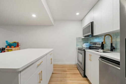 2316 State Road Sw, Calgary, AB - Indoor Photo Showing Kitchen
