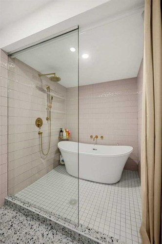 2316 State Road Sw, Calgary, AB - Indoor Photo Showing Bathroom