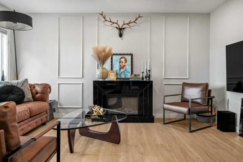 2316 State Road Sw, Calgary, AB - Indoor Photo Showing Living Room