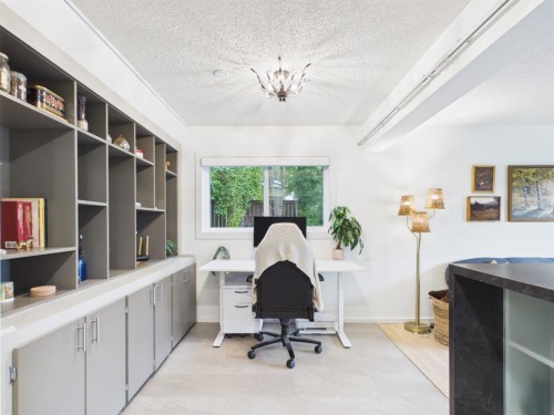 15 Hazelwood Crescent Sw, Calgary, AB - Indoor