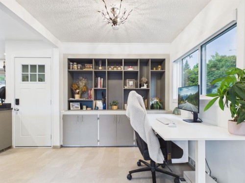 15 Hazelwood Crescent Sw, Calgary, AB - Indoor Photo Showing Office