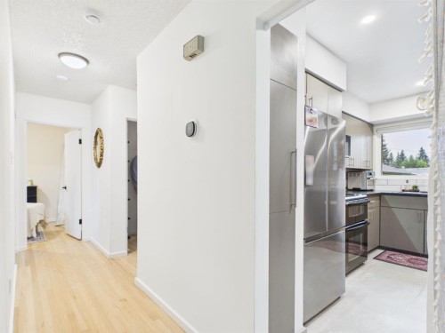 15 Hazelwood Crescent Sw, Calgary, AB -  Photo Showing Other Room