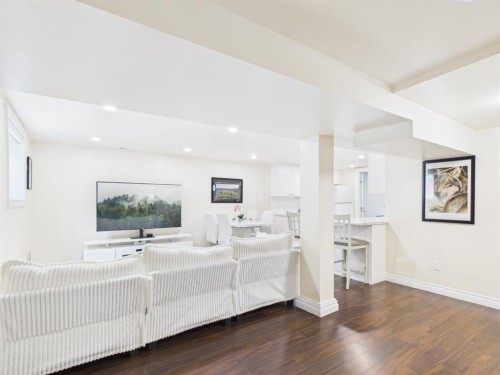 15 Hazelwood Crescent Sw, Calgary, AB - Indoor