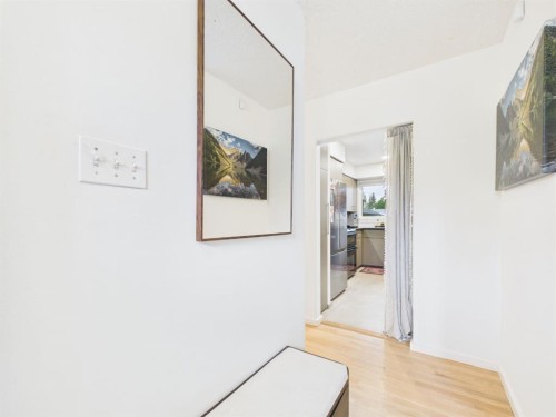 15 Hazelwood Crescent Sw, Calgary, AB - Indoor Photo Showing Other Room
