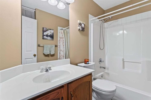 30 Somerset Court Sw, Calgary, AB - Indoor Photo Showing Bedroom