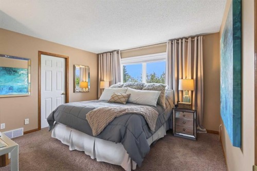 30 Somerset Court Sw, Calgary, AB - Indoor Photo Showing Bedroom