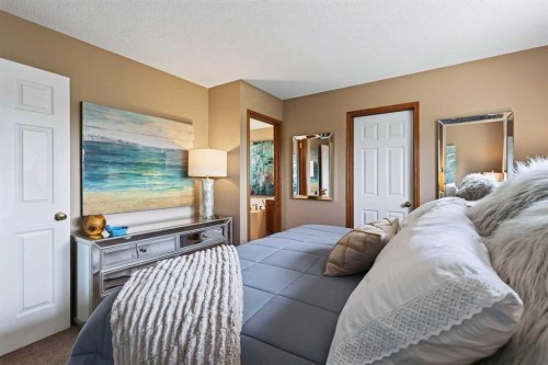 30 Somerset Court Sw, Calgary, AB - Indoor Photo Showing Bedroom