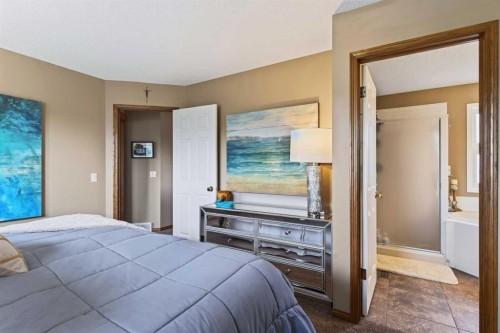30 Somerset Court Sw, Calgary, AB - Indoor Photo Showing Bathroom