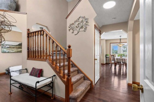 30 Somerset Court Sw, Calgary, AB - Indoor Photo Showing Dining Room
