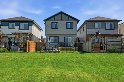 825 Edgefield Street, Strathmore, AB 