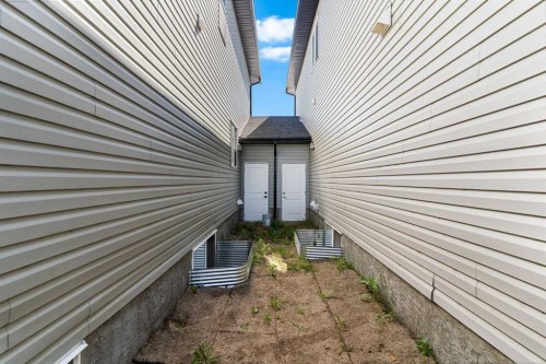 825 Edgefield Street, Strathmore, AB 