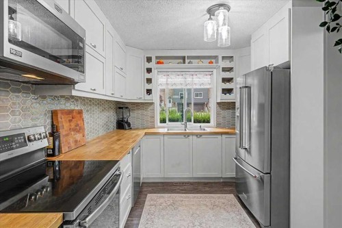 114-210 86 Avenue Se, Calgary, AB - Indoor Photo Showing Kitchen With Stainless Steel Kitchen With Double Sink